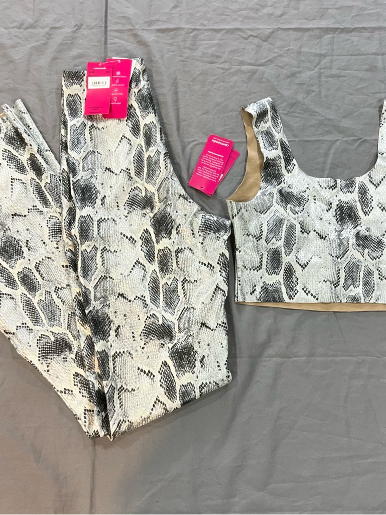 Nwt Commando Faux Leather Animal Flared Legging Set | Fog Python